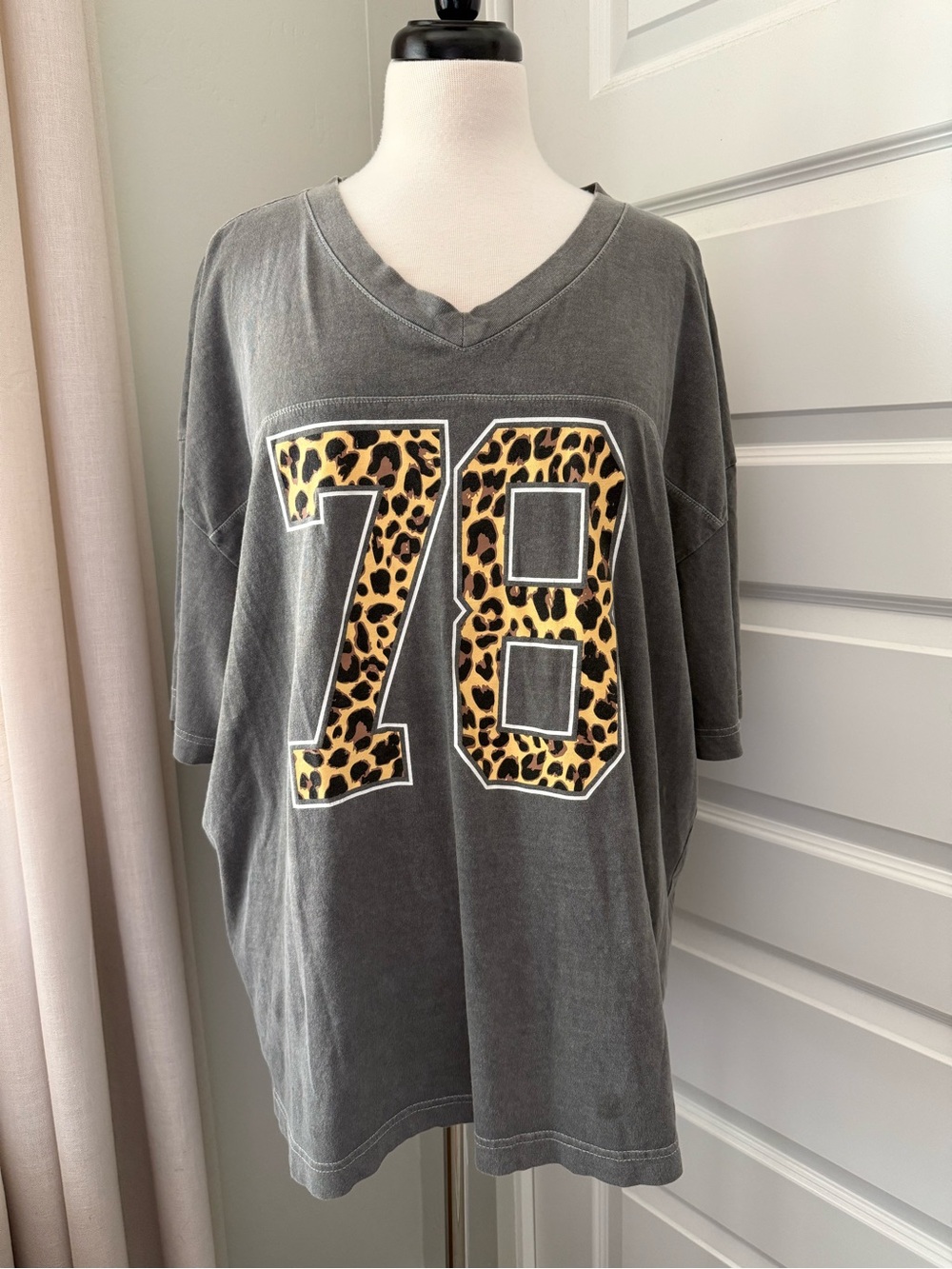 Golden Hour Hi Res 78 Leopard Cotton V-Neck Tee : Large